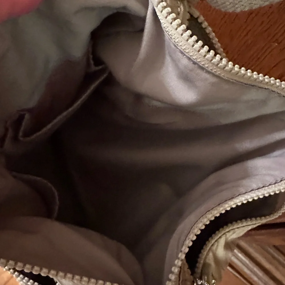 Kipling Set Alvar Metallic Glow Nylon Crossbody Gold & Large Creativity Wallet - Picture 8 of 14